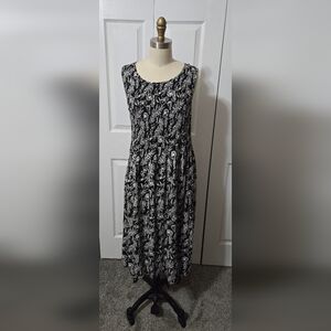 Croft & Barrow Dress, Size Small, Black & White Shells & Coral Design, EUC